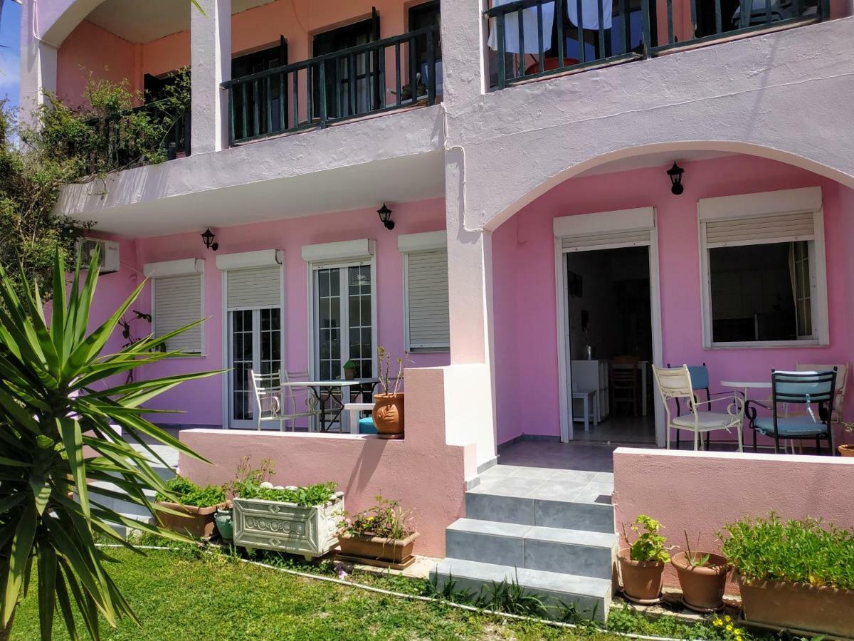 Livadi Apartments Плакіас Екстер'єр фото